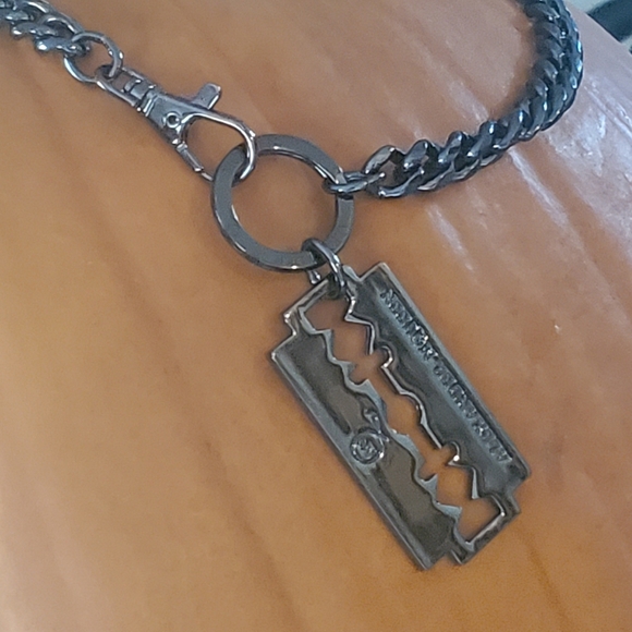 Alexander McQueen - Picture 3 of 9